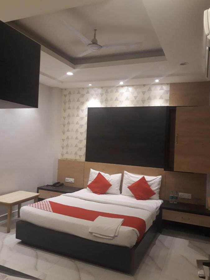 Hotel Megha Inn Лакхнау Экстерьер фото