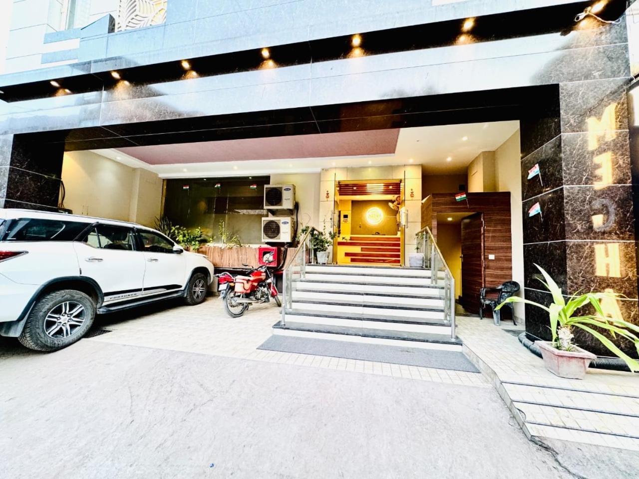 Hotel Megha Inn Лакхнау Экстерьер фото